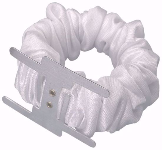Picture of OASIS White Ruffled Wristlet